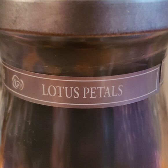 Home Interiors. Lotus Petals. - Picture 2 of 6